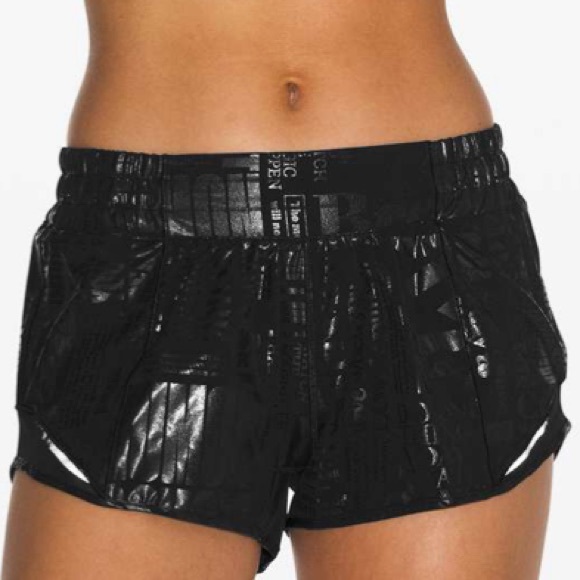 lululemon athletica Pants - Hold!!! Lululemon Hotty Hot Short 6 NWT 20YR